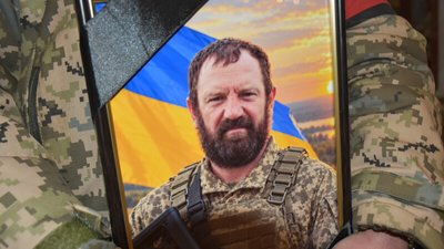У Луцьку попрощалися з 48-річним військовослужбовцем Володимиром Тарановичем У Луцьку попрощалися з 48-річним військовослужбовцем Володимиром Тарановичем