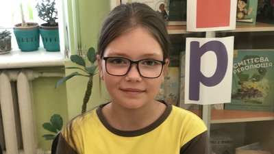 Символічне серце з голубами – в житомирському таборі книголюбів діти робили аплікації до Дня Української Державності Символічне серце з голубами – в житомирському таборі книголюбів діти робили аплікації до Дня Української Державності