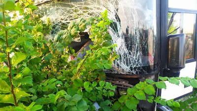 На Харківщині автобус в'їхав у відбійник — водія госпіталізували На Харківщині автобус в'їхав у відбійник — водія госпіталізували