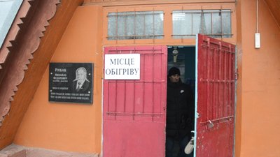 Близько 300 тернополян занурювалися у водойму в місцевому гідропарку Близько 300 тернополян занурювалися у водойму в місцевому гідропарку