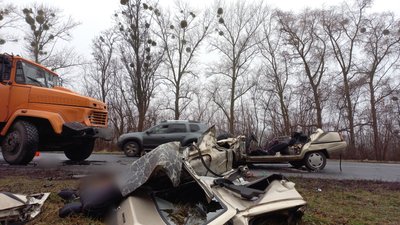 В аварії поблизу Полтави загинули двоє людей В аварії поблизу Полтави загинули двоє людей