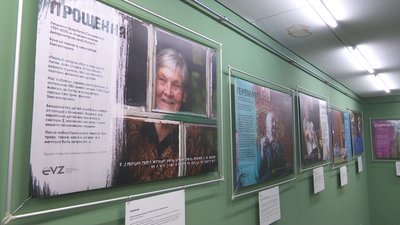 "Була висока трава": у Дніпрі відкрили виставку, присвячену жертвам нацизму