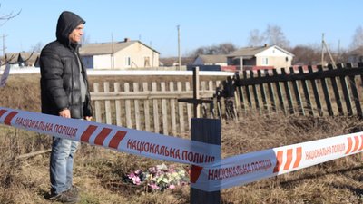 Розстріляли два автобуси: поліція розслідує масове вбивство окупантами у Боровій на Харківщині Розстріляли два автобуси: поліція розслідує масове вбивство окупантами у Боровій на Харківщині