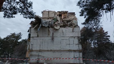 Обстріл села під Чугуєвом: РФ вдарила ракетою "С-300", фото наслідків Обстріл села під Чугуєвом: РФ вдарила ракетою "С-300", фото наслідків