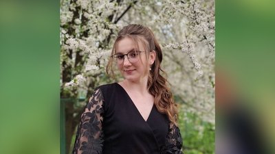 Випускники однієї з гімназій Житомирщини замінили випускний бал висадкою дерев у парку Випускники однієї з гімназій Житомирщини замінили випускний бал висадкою дерев у парку