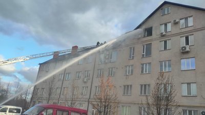 У Харкові сталася пожежа у багатоквартирному будинку через обстріли — ДСНС