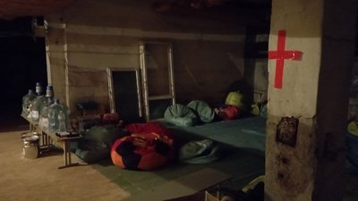 Силами вчителів та батьків. У школі Дніпра збирають волонтерську допомогу й облаштовують укриття Силами вчителів та батьків. У школі Дніпра збирають волонтерську допомогу й облаштовують укриття