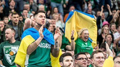 "Не втомилися підтримувати Україну". Фанати литовського "Жальгіріса" влаштували проукраїнський перфоманс на грі Євроліги "Не втомилися підтримувати Україну". Фанати литовського "Жальгіріса" влаштували проукраїнський перфоманс на грі Євроліги