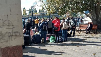 Військові РФ готуються до оборони Нової Каховки і виселяють жителів вулиць біля Дніпра — ОК "Південь"