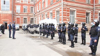 В апеляційному суді Харкова поліція відпрацювала дії на випадок заворушень В апеляційному суді Харкова поліція відпрацювала дії на випадок заворушень