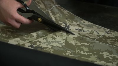 "Відчуття, що ми можемо їм допомогти". Як у Запоріжжі працює волонтерський швейний цех