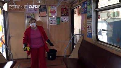 Протиепідемічні заходи. У Харкові показали, як дезінфекують транспорт Протиепідемічні заходи. У Харкові показали, як дезінфекують транспорт