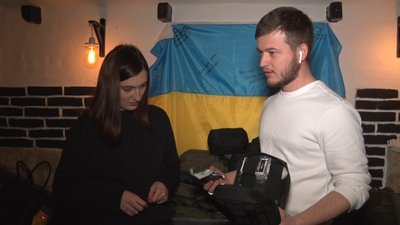 Координаторка медичного складу Теняна Сендецька і лікар-анастезіолог Денис Кошарський Координаторка медичного складу Теняна Сендецька і лікар-анастезіолог Денис Кошарський