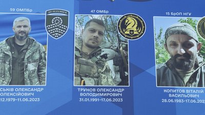На Алеї Слави в Миколаєві вшанували загиблих захисників та цивільних На Алеї Слави в Миколаєві вшанували загиблих захисників та цивільних
