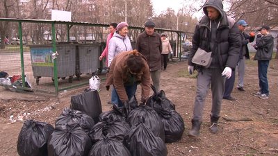 Зробили, щоб було красиво: черкасці разом із переселенцями організували суботник