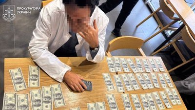 В Одесі лікаря приватної клініки підозрюють у хабарництві за "відстрочку"