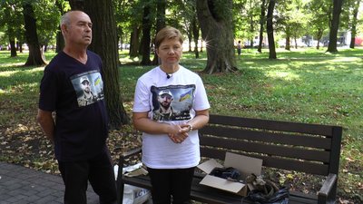 "Це — дуже болюча передача". Матері полеглого воїна Василя Стефанишина передали речі з місця загибелі сина "Це — дуже болюча передача". Матері полеглого воїна Василя Стефанишина передали речі з місця загибелі сина