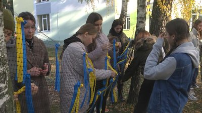 У пам'ять про загиблих воїнів діти з Луцька створили патріотичну інсталяцію У пам'ять про загиблих воїнів діти з Луцька створили патріотичну інсталяцію
