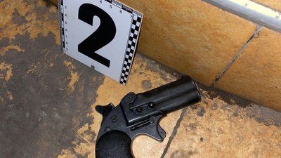 "Не знаю, куди я вистрілила". В Одесі жінка розповіла, як випадково вбила перехожого