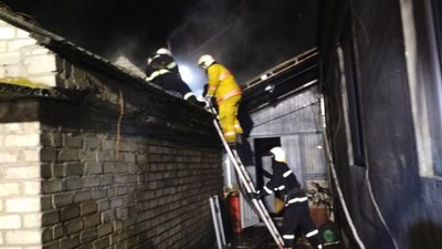 У Павлограді вночі виникла пожежа на території приватного домоволодіння У Павлограді вночі виникла пожежа на території приватного домоволодіння