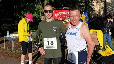 Боєць 14 ОМБр Микола Луговий під час ультрамарафону у Вінниці