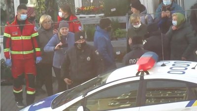 Був без маски і чинив опір: патрульні прокоментували затримання водія маршрутки у Луцьку Був без маски і чинив опір: патрульні прокоментували затримання водія маршрутки у Луцьку