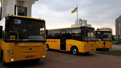 Шкільні автобуси