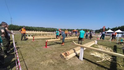 "Тут — це відпочинок". Як на Львівщині змагаються команди вальників лісу "Тут — це відпочинок". Як на Львівщині змагаються команди вальників лісу