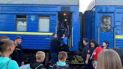 На Житомирщину прибув черговий евакуаційний потяг із переселенцями На Житомирщину прибув черговий евакуаційний потяг із переселенцями