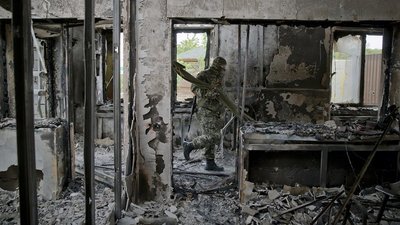 "Три дні під вогнем. По нас стріляли з квартир". Як луганські прикордонники дали бій: спогади про облогу 10 років потому