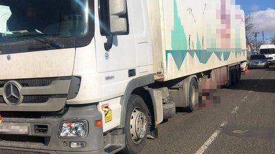 У передмісті Одеси під колесами вантажівки загинула 74-річна жінка У передмісті Одеси під колесами вантажівки загинула 74-річна жінка