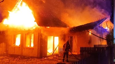 У Хриплині поблизу Івано-Франківська загорівся будинок. Вогонь знищив 150 м² будівлі