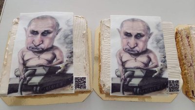 Кондитерка з Миколаєва годує військових та бійців тероборони смаколиками Кондитерка з Миколаєва годує військових та бійців тероборони смаколиками