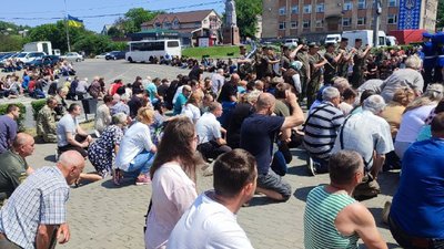 Назавжди 22: на Черкащині поховали нацгвардійця, якого збив суддя на блокпосту при в'їзді в Київ Назавжди 22: на Черкащині поховали нацгвардійця, якого збив суддя на блокпосту при в'їзді в Київ