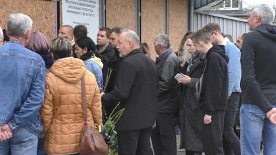 У Запоріжжі попрощалися з двома родинами, які загинули внаслідок російського обстрілу 18 жовтня У Запоріжжі попрощалися з двома родинами, які загинули внаслідок російського обстрілу 18 жовтня