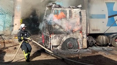 На Тернопільщині горіла вантажівка та складські приміщення