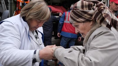 Із Запоріжжя потягом евакуювали понад 50 літніх людей