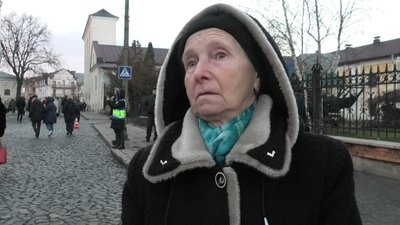 Майже 400 волинян прийшли на вшанування пам'яті жертв голодоморів у Луцьку Майже 400 волинян прийшли на вшанування пам'яті жертв голодоморів у Луцьку