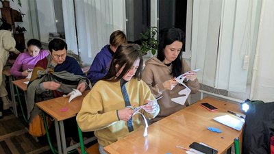 "Жодне заняття з квітня не повторювалось": як у Рівному переселенці та містяни вчать українську мову