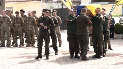 Прощання з загиблим бійцем Максимом Устимчуком у Луцьку