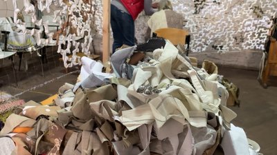 Волонтерка, яка народилася під час Другої світової, плете у Харкові маскувальні сітки на фронт Волонтерка, яка народилася під час Другої світової, плете у Харкові маскувальні сітки на фронт