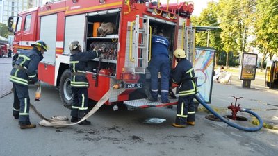 У Чернігові рятувальники провели навчання в торговому центрі «ЦУМ» У Чернігові рятувальники провели навчання в торговому центрі «ЦУМ»