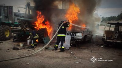 Атака на Сновськ на Чернігівщині: пошкоджені підприємствах, будинки та спалений транспорт