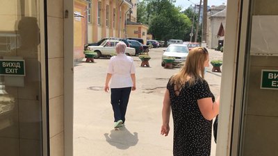 Багато хворих: у франківських і тисменицьких медзакладах першої лінії ввели обмеження Багато хворих: у франківських і тисменицьких медзакладах першої лінії ввели обмеження