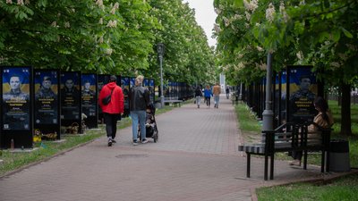 У Полтаві планують встановити ще 55 щитів на Алеї Героїв У Полтаві планують встановити ще 55 щитів на Алеї Героїв