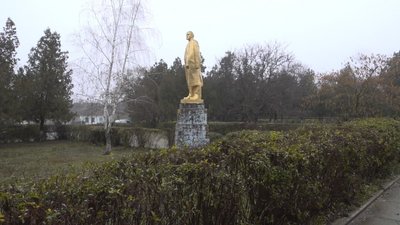 Він має залишитися: на Одещині мешканці села виступають проти знесення пам'ятника Леніну Він має залишитися: на Одещині мешканці села виступають проти знесення пам'ятника Леніну