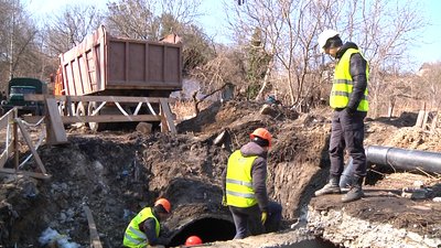 У Житомирі завершили монтажні роботи на дюкерному переході по вулиці Троянівська