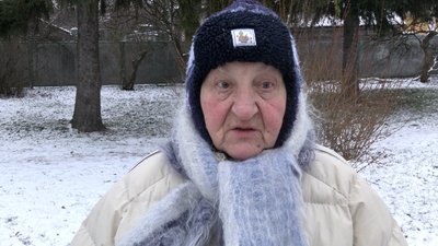 У Чернігові жінка в -10 живе в наметі на вулиці У Чернігові жінка в -10 живе в наметі на вулиці