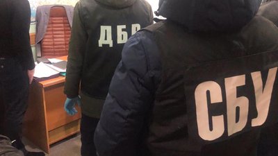 Затримали на хабарі: харківські слідчі готують підозру одному з керівників фіскальної служби Полтави Затримали на хабарі: харківські слідчі готують підозру одному з керівників фіскальної служби Полтави