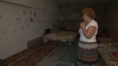 У Черкасах працівниці дитсадка власноруч перетворюють підвал у сховище У Черкасах працівниці дитсадка власноруч перетворюють підвал у сховище